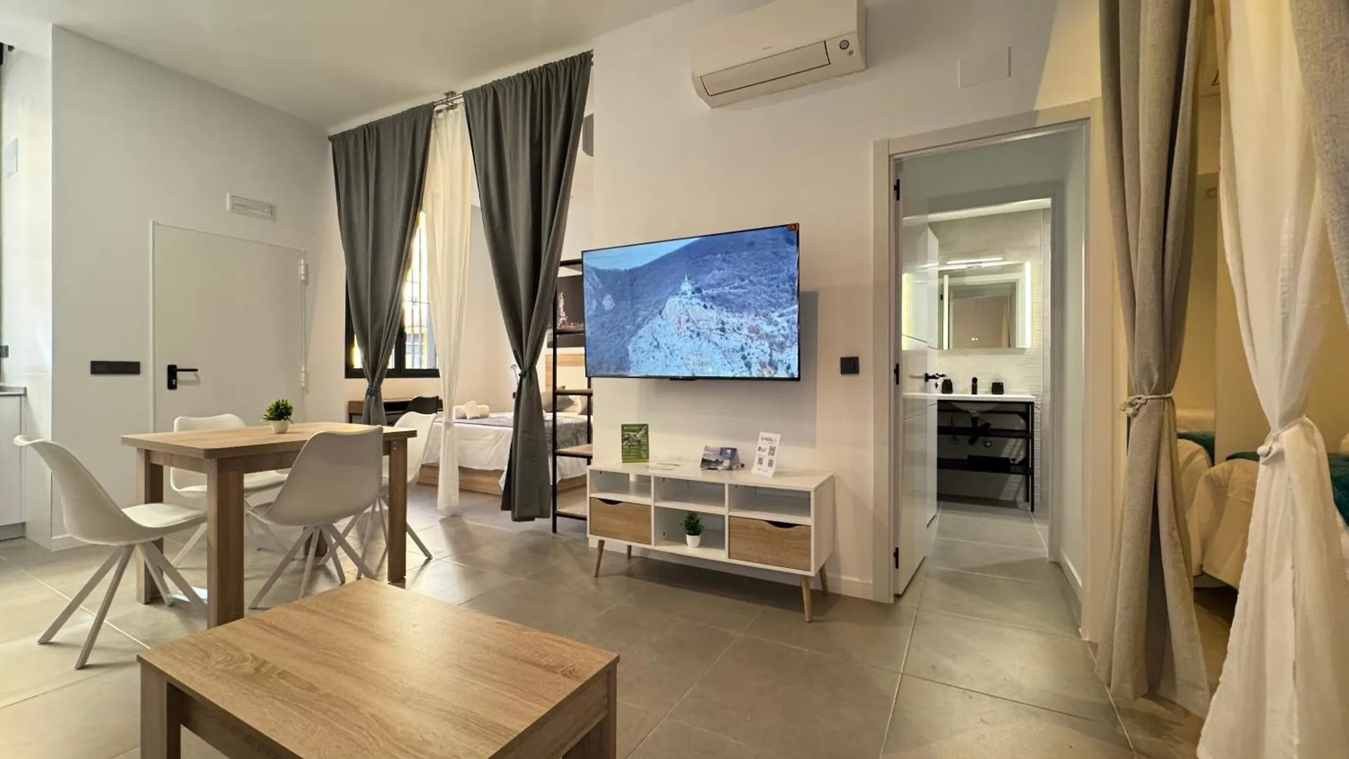 Los Omeyas Cordoba Apartment